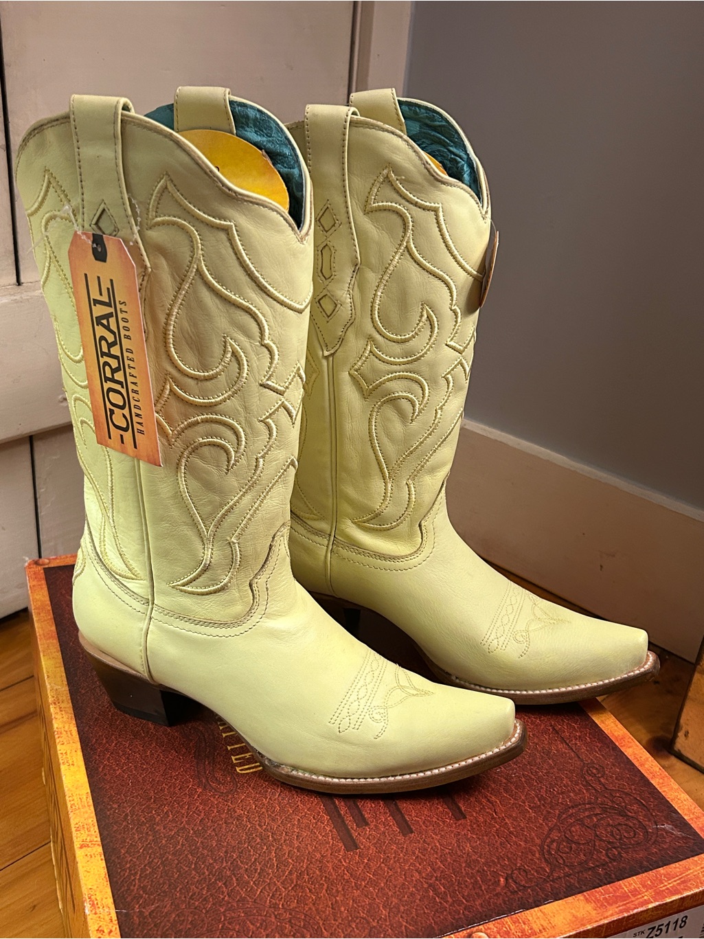 Brand New Snip Toe Corral Western Boots Pale Yellow